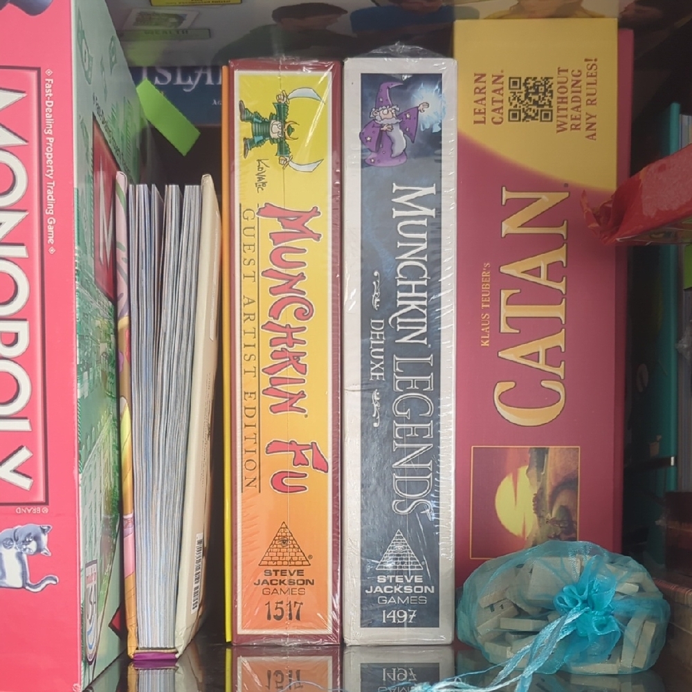 Munchkin Board Games - Munchkin Fu And Munchkin Legends Deluxe